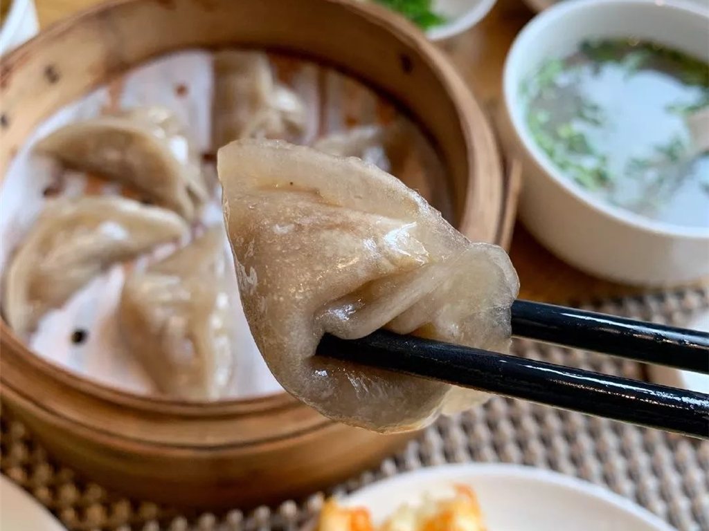 信丰萝卜饺——晶莹薯粉皮包裹萝卜丝肉馅的蒸饺