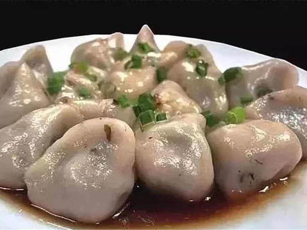 石城芋饺——通体洁白光滑的大个芋饺泡在汤里