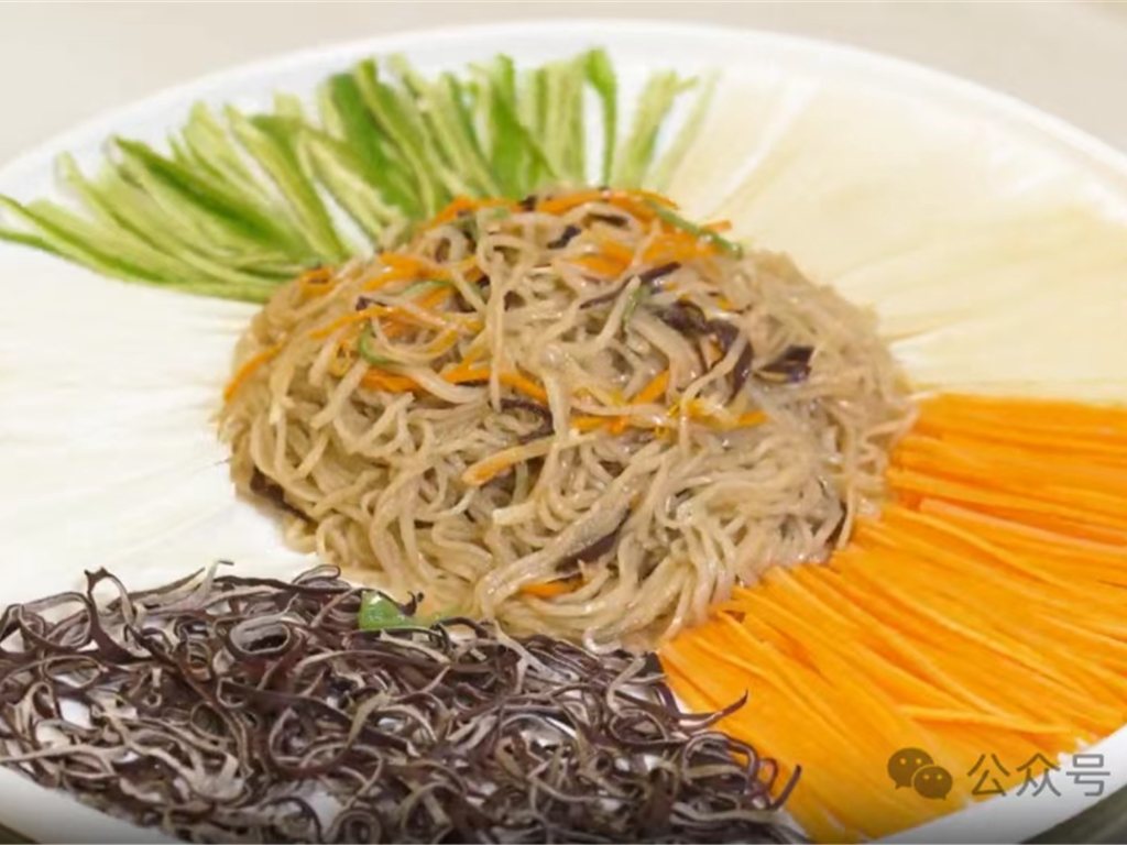 兴国鱼丝——红薯粉煮出的半透粗丝，Q弹爽滑